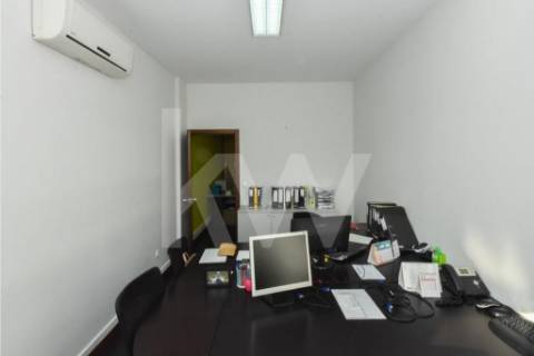 Arrendamento escritório com 60m2  -Edifício Mota Galiza
