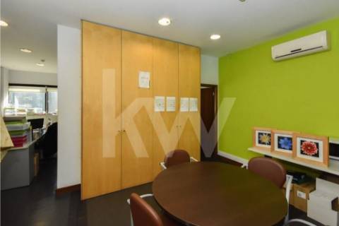 Arrendamento escritório com 60m2  -Edifício Mota Galiza