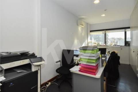 Arrendamento escritório com 60m2  -Edifício Mota Galiza
