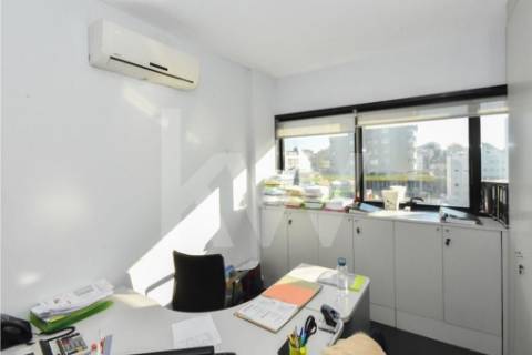 Arrendamento escritório com 60m2  -Edifício Mota Galiza