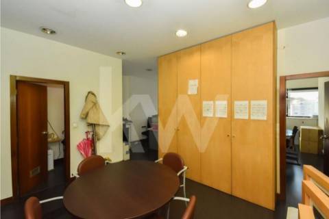 Arrendamento escritório com 60m2  -Edifício Mota Galiza