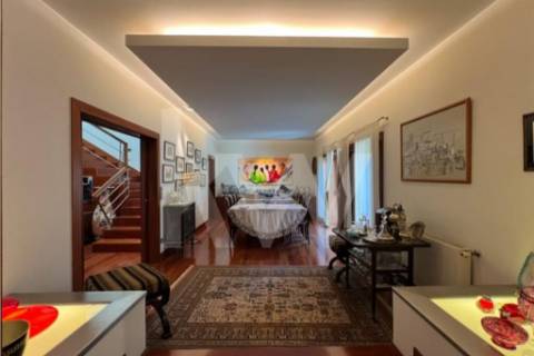 Elegante Moradia T5 nos Pinhais da Foz - Áreas Amplas e Construção de Qualidade