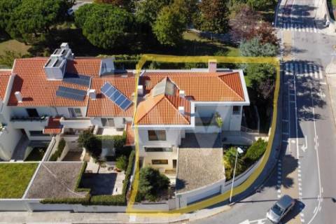 Elegante Moradia T5 nos Pinhais da Foz - Áreas Amplas e Construção de Qualidade