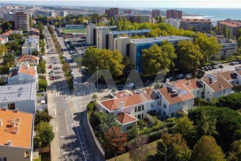 Elegante Moradia T5 nos Pinhais da Foz - Áreas Amplas e Construção de Qualidade