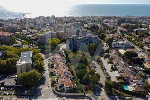 Elegante Moradia T5 nos Pinhais da Foz - Áreas Amplas e Construção de Qualidade