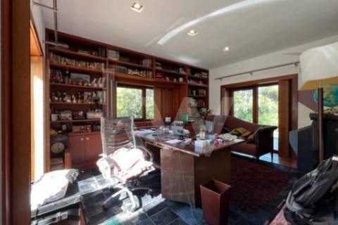 Elegante Moradia T5 nos Pinhais da Foz - Áreas Amplas e Construção de Qualidade