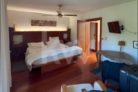 Elegante Moradia T5 nos Pinhais da Foz - Áreas Amplas e Construção de Qualidade