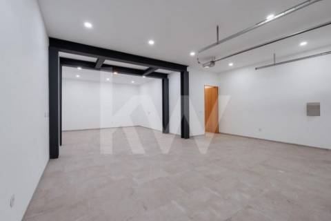 ARRENDAMENTO DE IMPONENTE MORADIA NOVA COM 3 SUITES, LOCALIZADA NO CENTRO DE OLIVEIRA DE AZEMÉIS