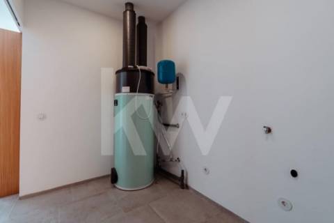 ARRENDAMENTO DE IMPONENTE MORADIA NOVA COM 3 SUITES, LOCALIZADA NO CENTRO DE OLIVEIRA DE AZEMÉIS