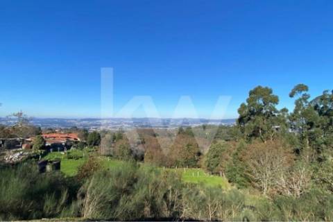 Terreno de 1.400 m² a Apenas 6 Minutos de Santo Tirso!