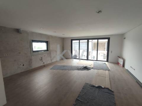 Moradia - T4 - 2 Pisos - Arquitetura Moderna - Venda - Guifões, Matosinhos - Porto