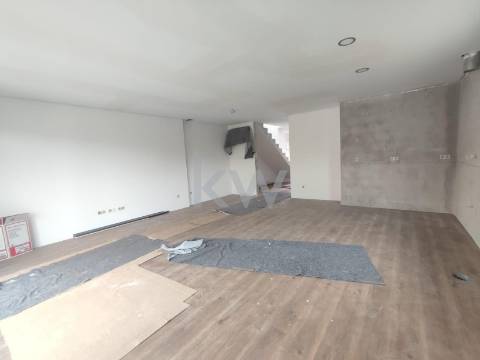 Moradia - T4 - 2 Pisos - Arquitetura Moderna - Venda - Guifões, Matosinhos - Porto