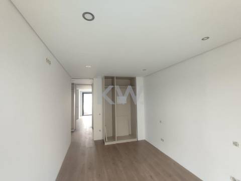 Moradia - T4 - 2 Pisos - Arquitetura Moderna - Venda - Guifões, Matosinhos - Porto