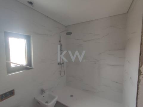 Moradia - T4 - 2 Pisos - Arquitetura Moderna - Venda - Guifões, Matosinhos - Porto