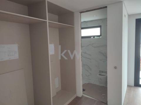 Moradia - T4 - 2 Pisos - Arquitetura Moderna - Venda - Guifões, Matosinhos - Porto