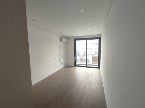 Moradia - T4 - 2 Pisos - Arquitetura Moderna - Venda - Guifões, Matosinhos - Porto