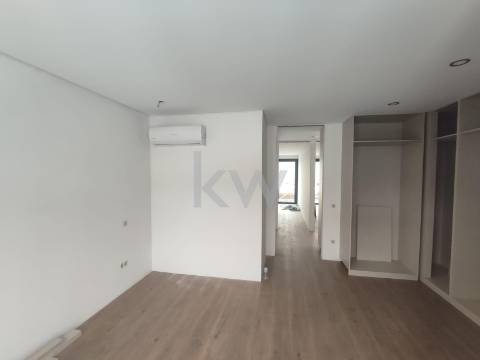 Moradia - T4 - 2 Pisos - Arquitetura Moderna - Venda - Guifões, Matosinhos - Porto