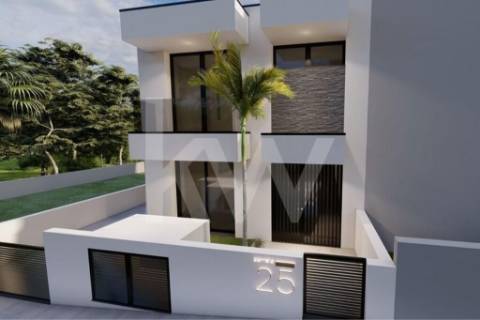 Moradia - T4 - 2 Pisos - Arquitetura Moderna - Venda - Guifões, Matosinhos - Porto