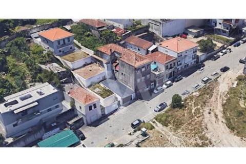 PRÉDIOS EM PROPRIEDADE TOTAL, PARA CONVERSÃO EM 10 APARTAMENTOS T1 (VILA NOVA DE GAIA)