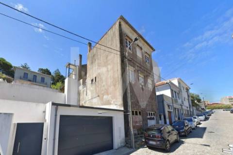 PRÉDIOS EM PROPRIEDADE TOTAL, PARA CONVERSÃO EM 10 APARTAMENTOS T1 (VILA NOVA DE GAIA)