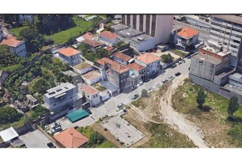 PRÉDIOS EM PROPRIEDADE TOTAL, PARA CONVERSÃO EM 10 APARTAMENTOS T1 (VILA NOVA DE GAIA)