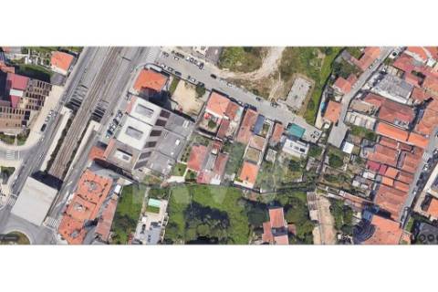 PRÉDIOS EM PROPRIEDADE TOTAL, PARA CONVERSÃO EM 10 APARTAMENTOS T1 (VILA NOVA DE GAIA)