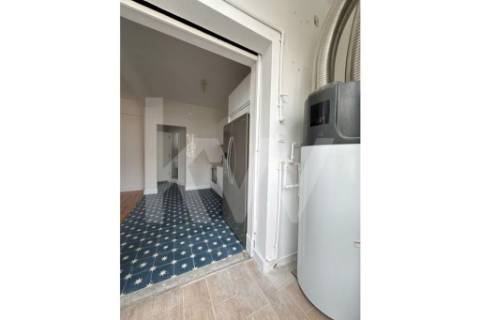 Apartamento T6, remodelado, com excelente vista panorâmica, sobre a rua Santa Catarina no Porto