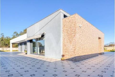 Moradia térrea T4 com 3 suites em Vilar do Pinheiro, Vila do Conde