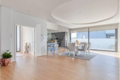 Moradia térrea T4 com 3 suites em Vilar do Pinheiro, Vila do Conde