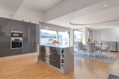 Moradia térrea T4 com 3 suites em Vilar do Pinheiro, Vila do Conde