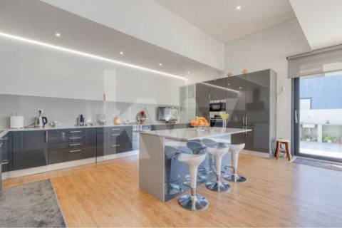 Moradia térrea T4 com 3 suites em Vilar do Pinheiro, Vila do Conde