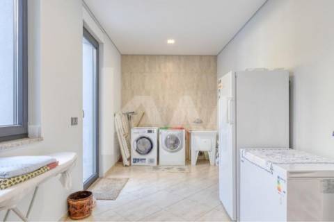 Moradia térrea T4 com 3 suites em Vilar do Pinheiro, Vila do Conde