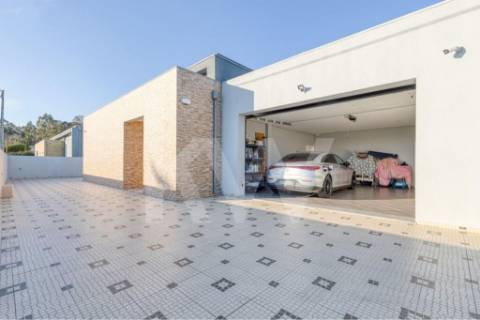 Moradia térrea T4 com 3 suites em Vilar do Pinheiro, Vila do Conde