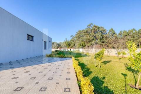 Moradia térrea T4 com 3 suites em Vilar do Pinheiro, Vila do Conde