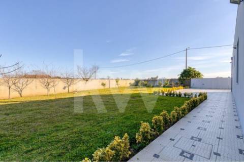Moradia térrea T4 com 3 suites em Vilar do Pinheiro, Vila do Conde