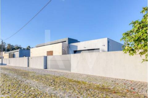 Moradia térrea T4 com 3 suites em Vilar do Pinheiro, Vila do Conde