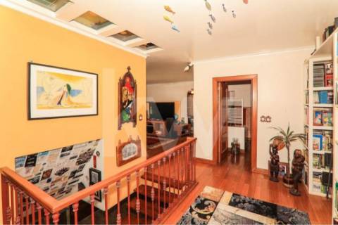 Moradia T3 em quinta c/8960m2, vários anexos e vistas deslumbrantes sobre a Serra da Labruja.