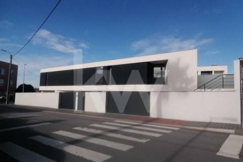 MORADIA 4 QUARTOS, PREMIUM, NA PRAIA DA MADALENA, EM VILA NOVA DE GAIA