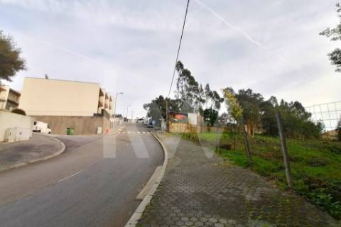 Excelente Terreno com 4 000 m2 em Grijó para construção de moradias