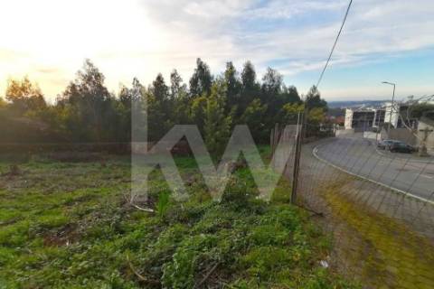 Excelente Terreno com 4 000 m2 em Grijó para construção de moradias