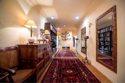 Venda - Fantástico Apartamento T5 c/300 m2,com excelente localização em estado novo.