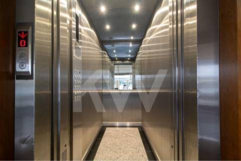 Venda - Fantástico Apartamento T5 c/300 m2,com excelente localização em estado novo.