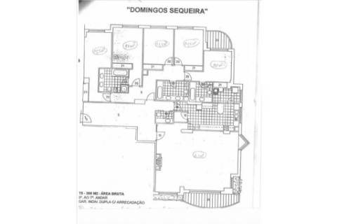 Venda - Fantástico Apartamento T5 c/300 m2,com excelente localização em estado novo.