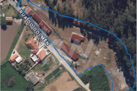Terreno urbano com ruína, em Paços de Ferreira, com 12775 m2