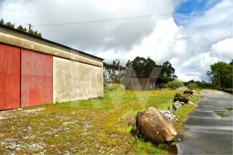 Terreno urbano com ruína, em Paços de Ferreira, com 12775 m2