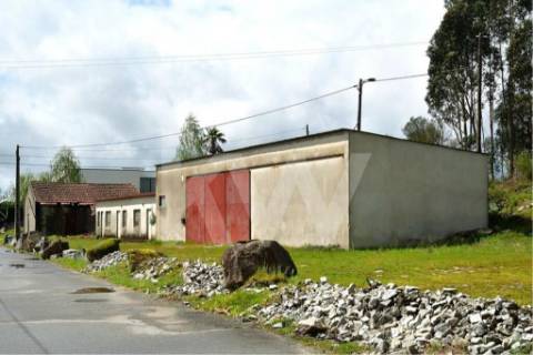 Terreno urbano com ruína, em Paços de Ferreira, com 12775 m2