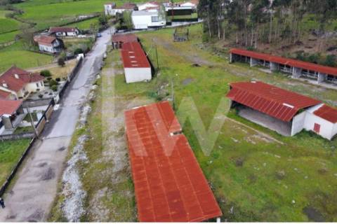 Terreno urbano com ruína, em Paços de Ferreira, com 12775 m2