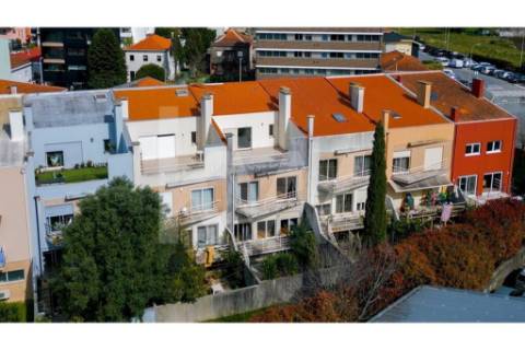 Moradia T4+1 à Efanor com licença de AL