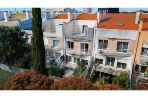 Moradia T4+1 à Efanor com licença de AL