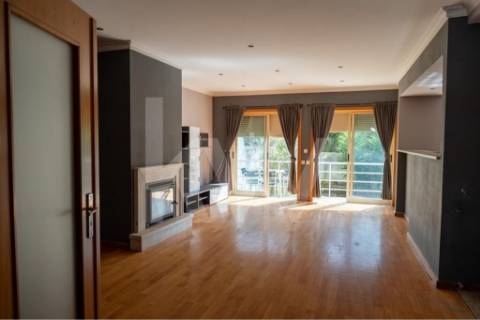 Moradia T4+1 à Efanor com licença de AL